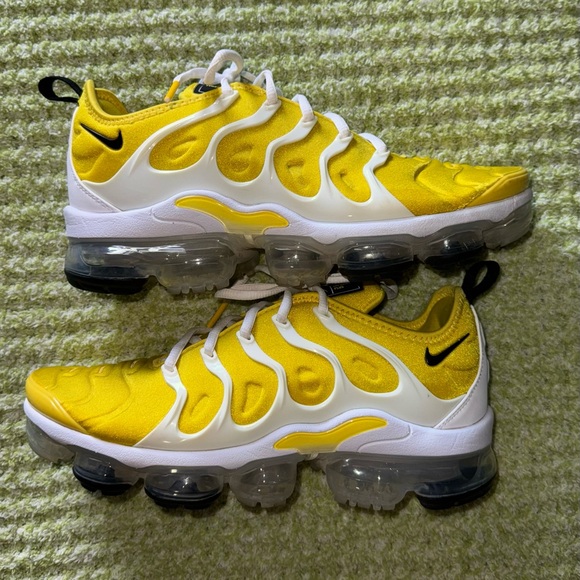 yellow and white vapor max